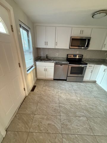 11 Brownell Cir 1, Worcester, MA 01602