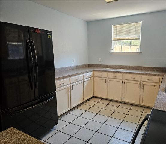 527 Steart St, Rockport, TX 78382