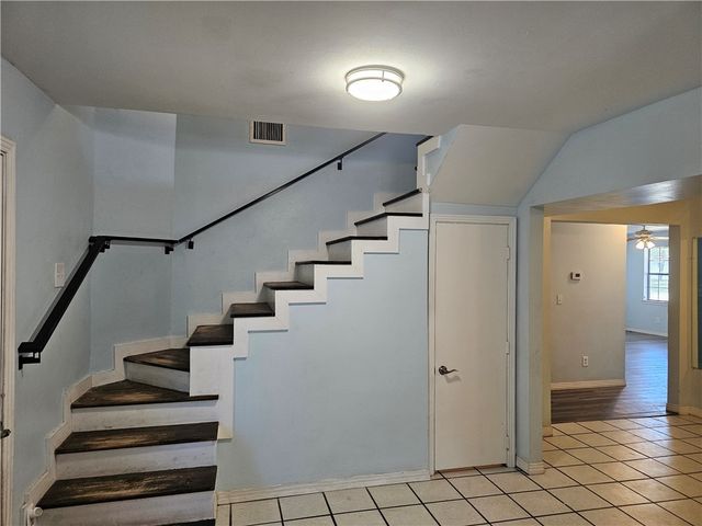 527 Steart St, Rockport, TX 78382