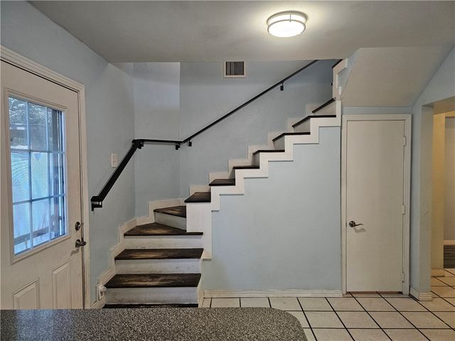 527 Steart St, Rockport, TX 78382