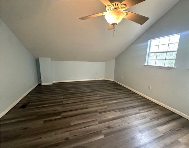527 Steart St, Rockport, TX 78382