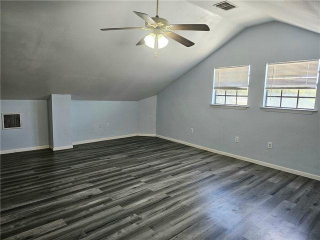 527 Steart St, Rockport, TX 78382