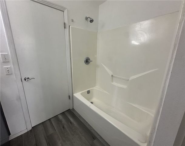527 Steart St, Rockport, TX 78382