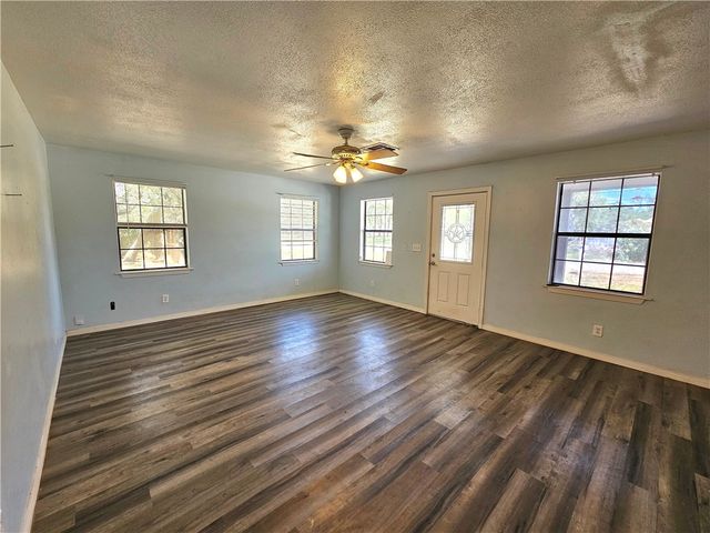 527 Steart St, Rockport, TX 78382