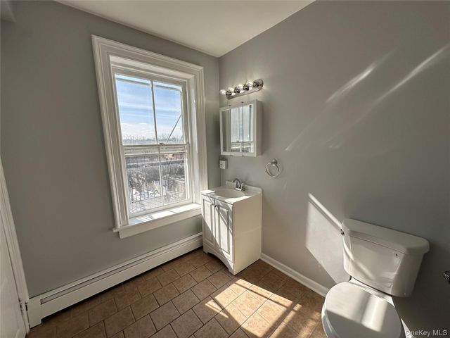 87 Broadway 2, Newburgh, NY 12550