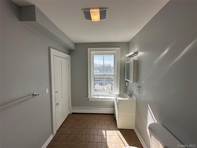 87 Broadway 2, Newburgh, NY 12550