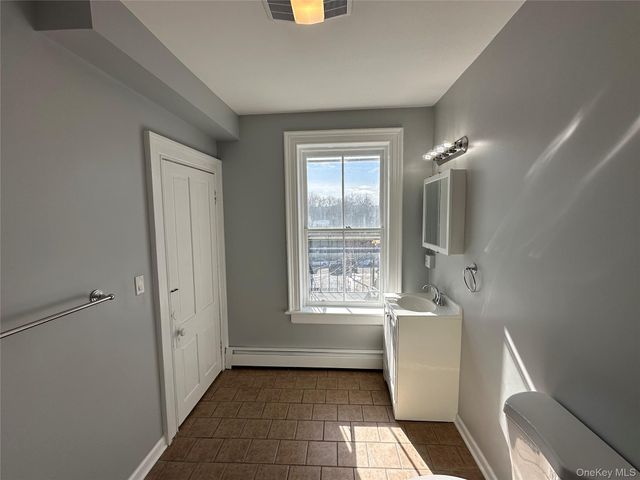 87 Broadway 2, Newburgh, NY 12550