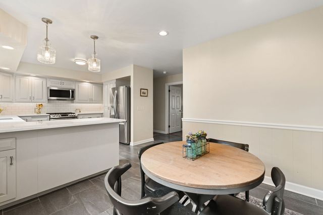 1220 38th Avenue Court, Rock Island, IL 61201