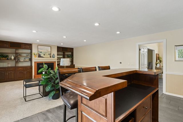 1220 38th Avenue Court, Rock Island, IL 61201