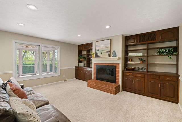 1220 38th Avenue Court, Rock Island, IL 61201