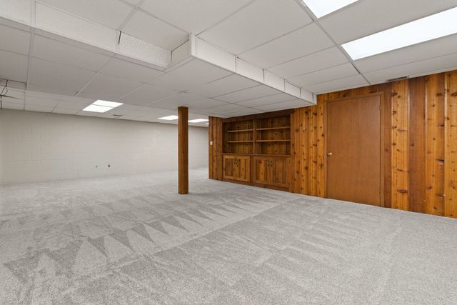 1220 38th Avenue Court, Rock Island, IL 61201