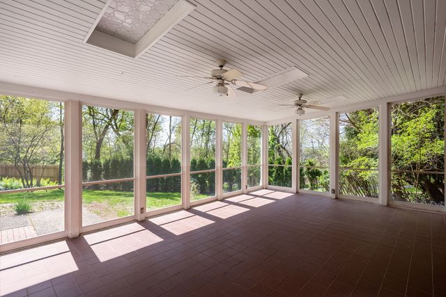 1220 38th Avenue Court, Rock Island, IL 61201