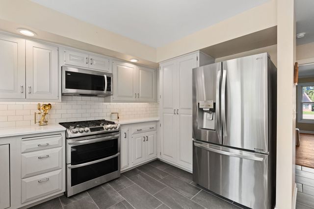 1220 38th Avenue Court, Rock Island, IL 61201