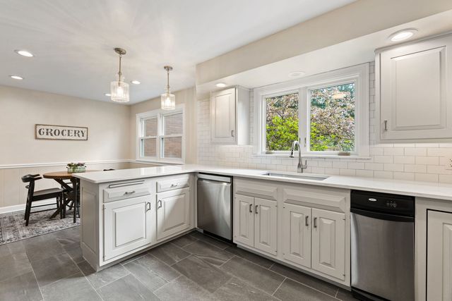 1220 38th Avenue Court, Rock Island, IL 61201