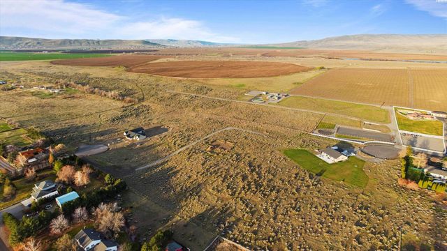 E Carel Ln, West Richland, WA 99353