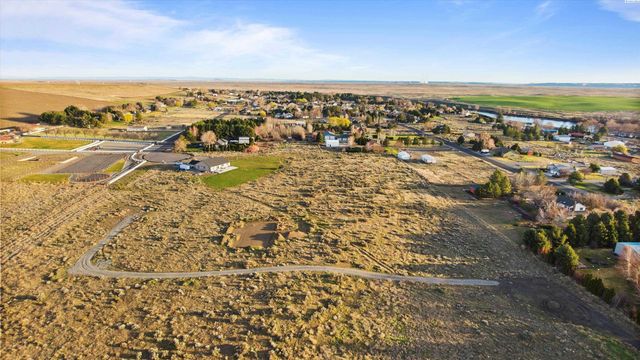 E Carel Ln, West Richland, WA 99353