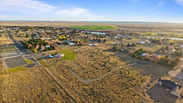 E Carel Ln, West Richland, WA 99353
