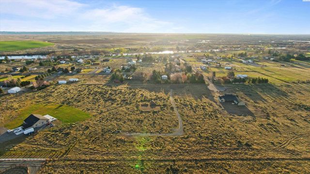 E Carel Ln, West Richland, WA 99353