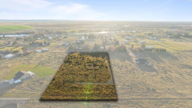 E Carel Ln, West Richland, WA 99353