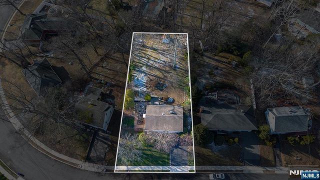 69 Hilltop Terrace, Bloomingdale, NJ 07403