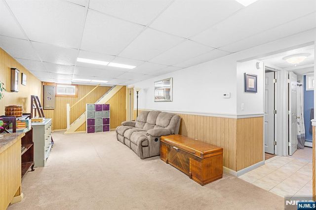 69 Hilltop Terrace, Bloomingdale, NJ 07403