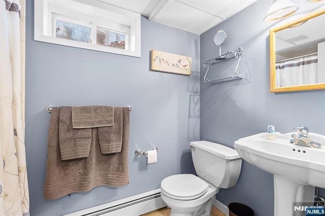 69 Hilltop Terrace, Bloomingdale, NJ 07403