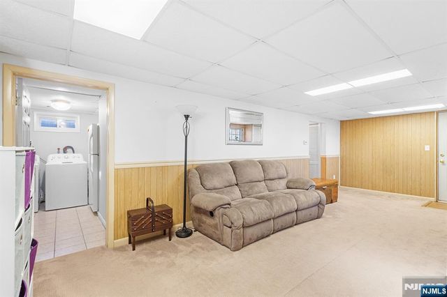 69 Hilltop Terrace, Bloomingdale, NJ 07403