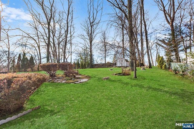 69 Hilltop Terrace, Bloomingdale, NJ 07403