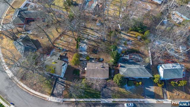 69 Hilltop Terrace, Bloomingdale, NJ 07403