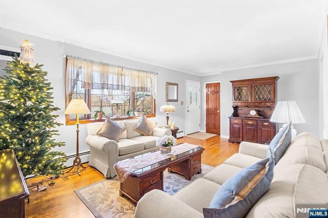 69 Hilltop Terrace, Bloomingdale, NJ 07403