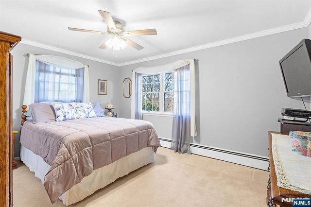 69 Hilltop Terrace, Bloomingdale, NJ 07403