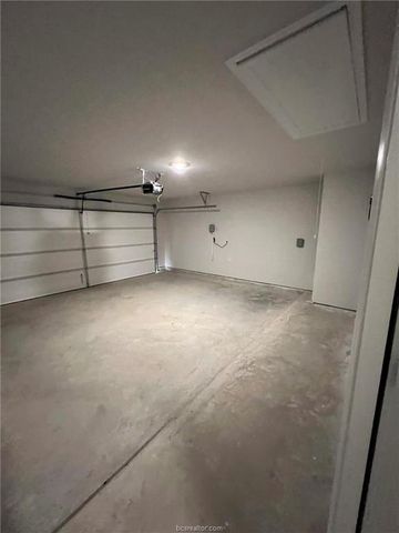 2427 Dog Leg Lane, Navasota, TX 77868