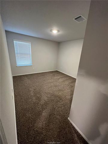 2427 Dog Leg Lane, Navasota, TX 77868