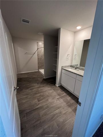 2427 Dog Leg Lane, Navasota, TX 77868