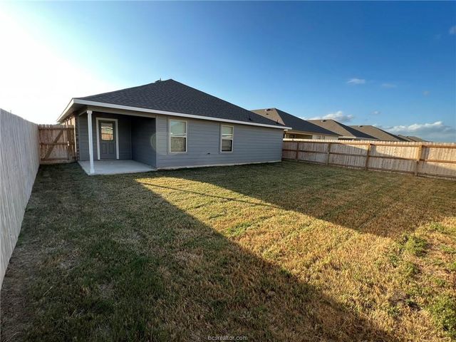 2427 Dog Leg Lane, Navasota, TX 77868