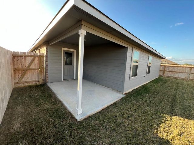2427 Dog Leg Lane, Navasota, TX 77868