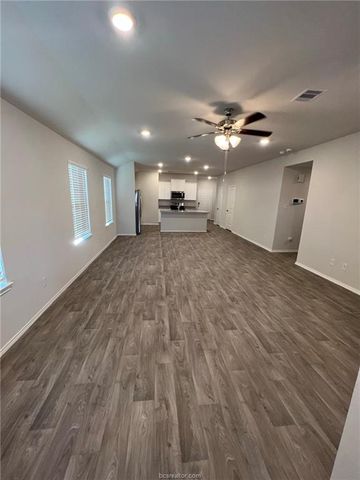 2427 Dog Leg Lane, Navasota, TX 77868