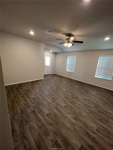 2427 Dog Leg Lane, Navasota, TX 77868