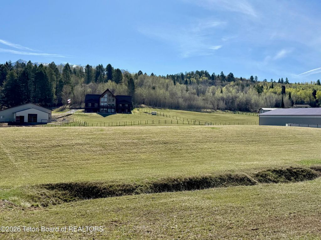 49 S DELL CREEK, Alpine, WY 83128