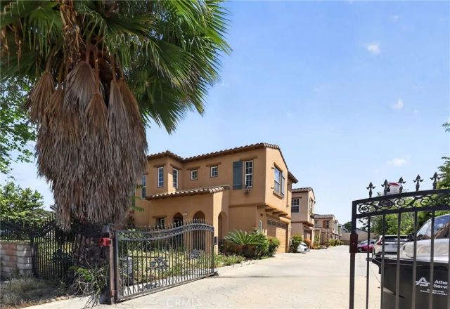 1350 S Towne, Pomona, CA 91766