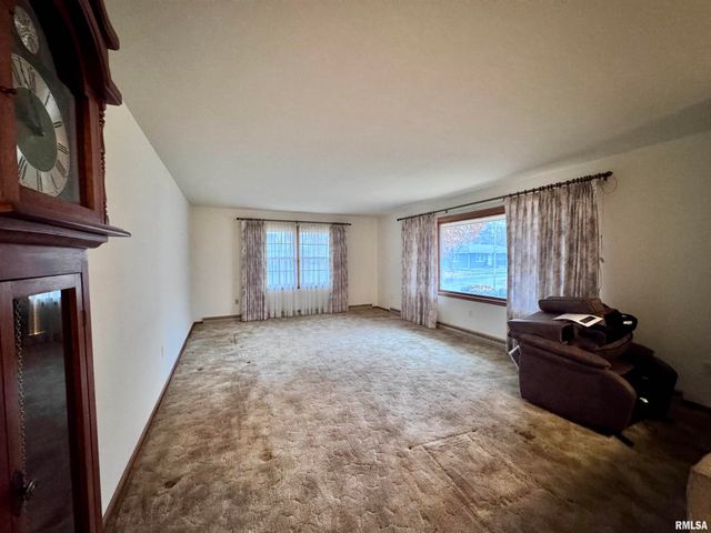 497 WALNUT Street, Bushnell, IL 61422