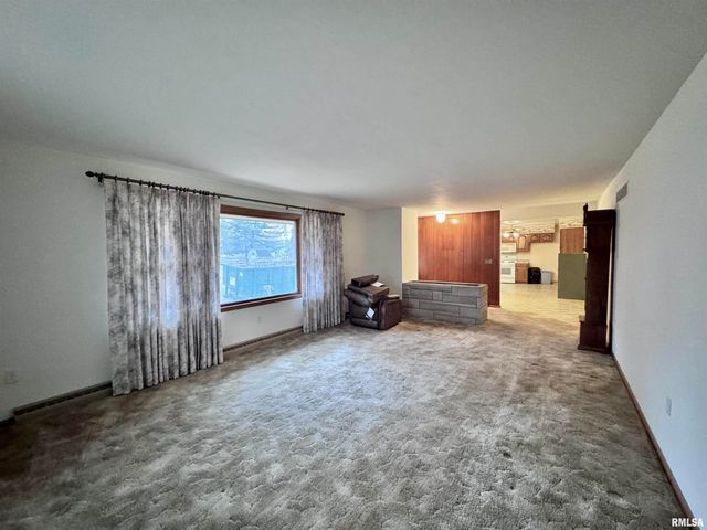 497 WALNUT Street, Bushnell, IL 61422