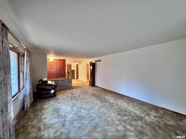 497 WALNUT Street, Bushnell, IL 61422