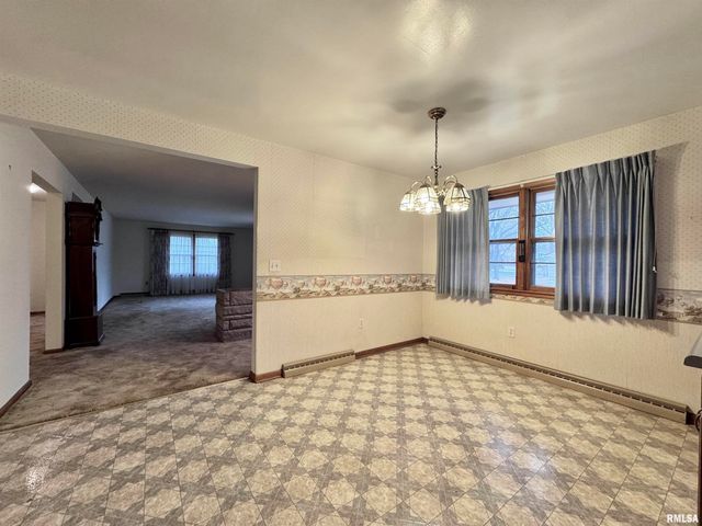 497 WALNUT Street, Bushnell, IL 61422