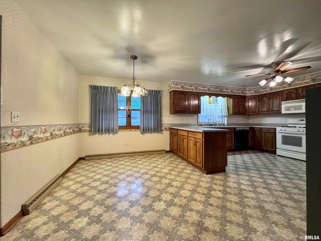 497 WALNUT Street, Bushnell, IL 61422