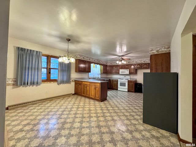 497 WALNUT Street, Bushnell, IL 61422