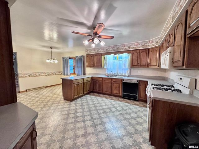 497 WALNUT Street, Bushnell, IL 61422