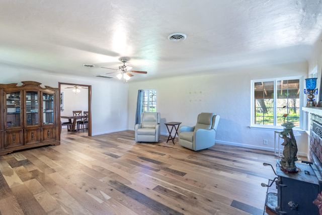 2521 Radio Lane, Redding, CA 96001