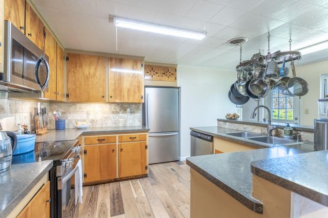 2521 Radio Lane, Redding, CA 96001