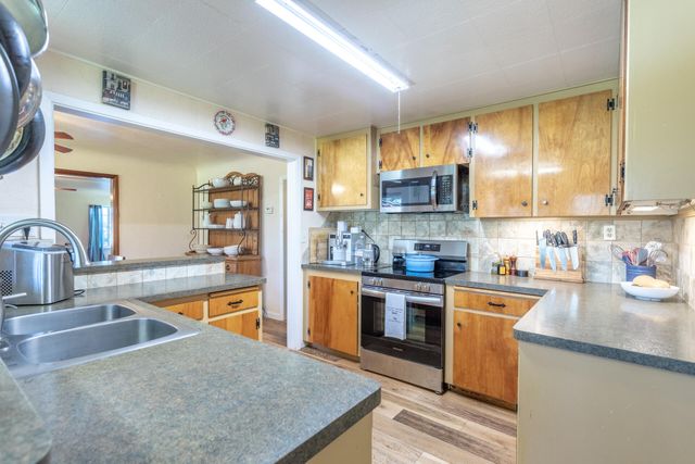 2521 Radio Lane, Redding, CA 96001